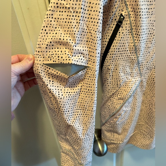 Lululemon runaway lightweight jacket - Picture 4 of 16